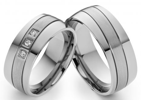 Titanringe T053 mit Zirkonias und Gravur